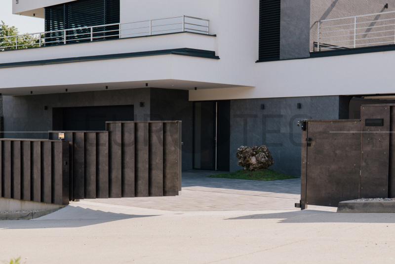 Brány a ploty / FUNDERMAX - foto Brány a ploty / FUNDERMAX - foto