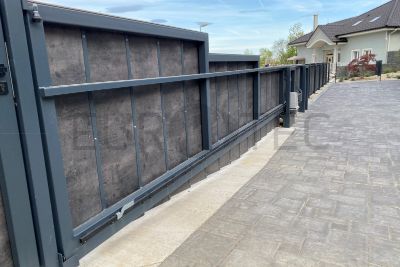 Brány a ploty / FUNDERMAX - foto Brány a ploty / FUNDERMAX - foto