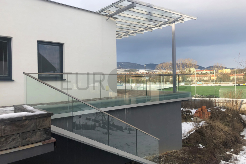 Prístrešky / S konštrukciou  - foto