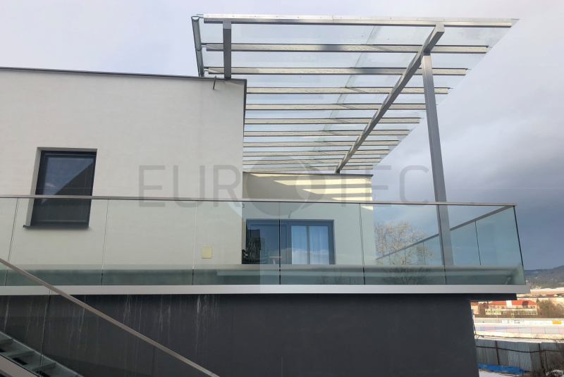 Prístrešky / S konštrukciou  - foto Prístrešky / S konštrukciou  - foto