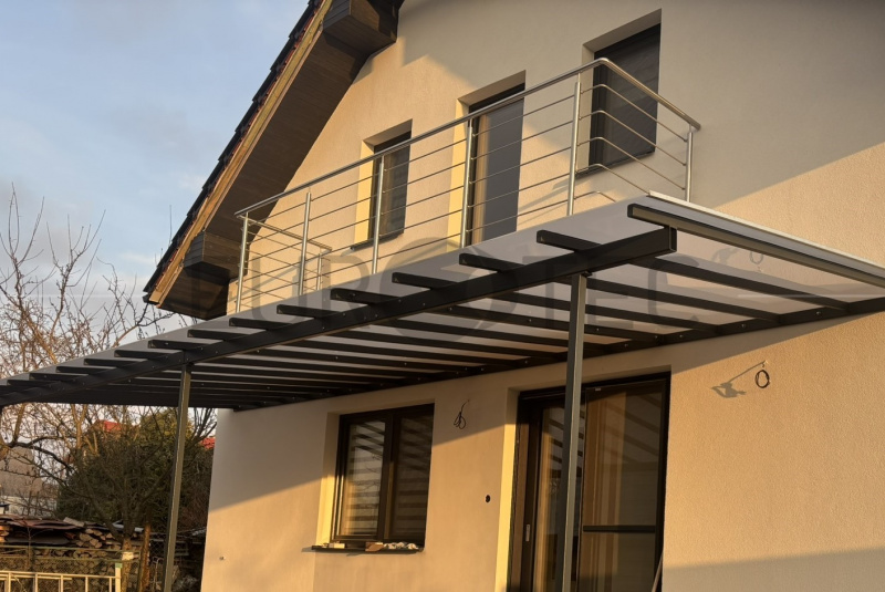 Prístrešky / S konštrukciou  - foto Prístrešky / S konštrukciou  - foto