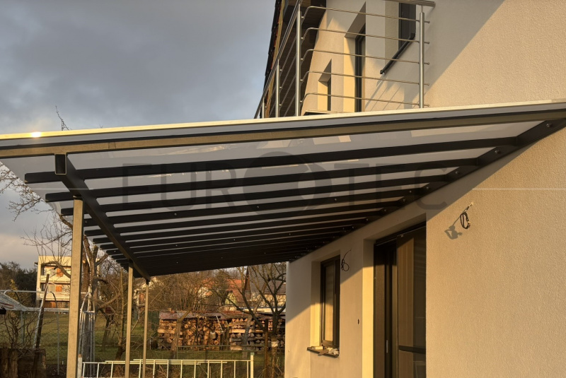 Prístrešky / S konštrukciou  - foto Prístrešky / S konštrukciou  - foto