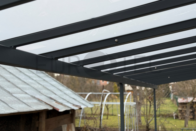 Prístrešky / S konštrukciou  - foto Prístrešky / S konštrukciou  - foto