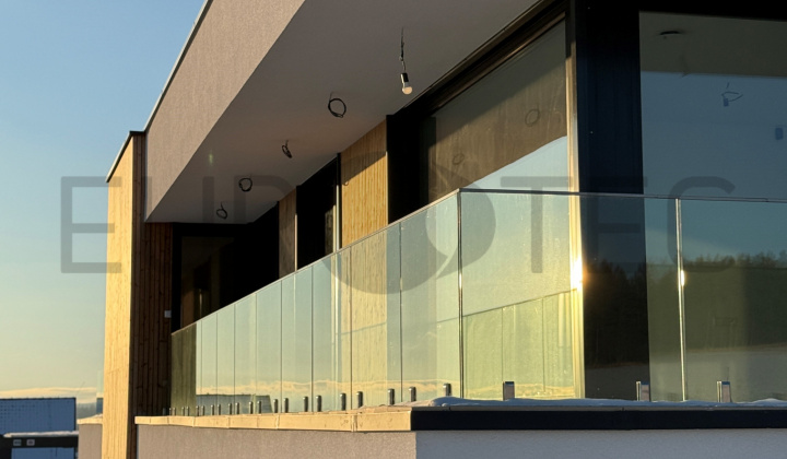 SKLENENÉ ZÁBRADLIA - STĹPIKOVÉ