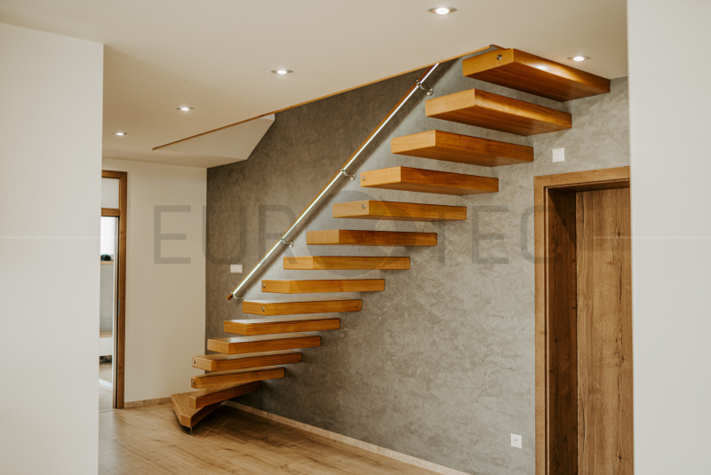 Schody / Samonosné schody - foto Schody / Samonosné schody - foto