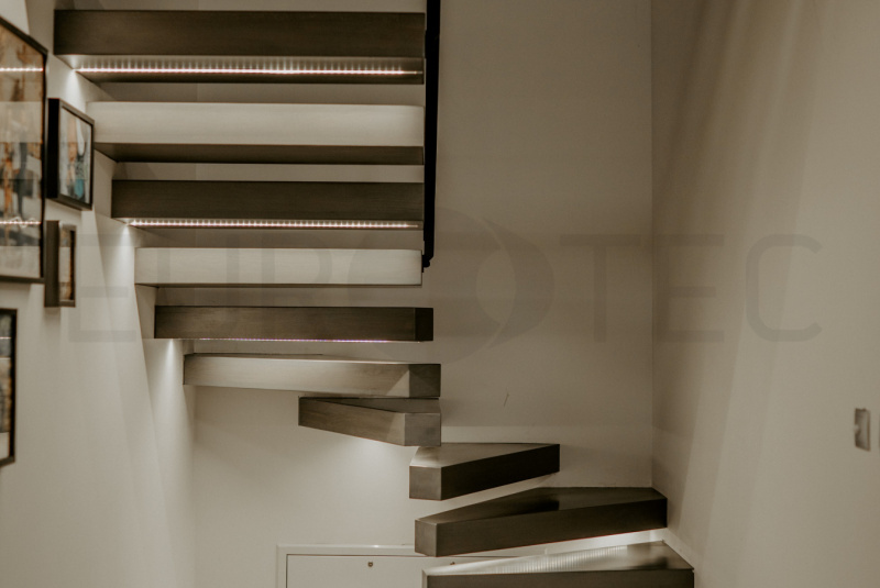 Schody / Samonosné schody - foto Schody / Samonosné schody - foto