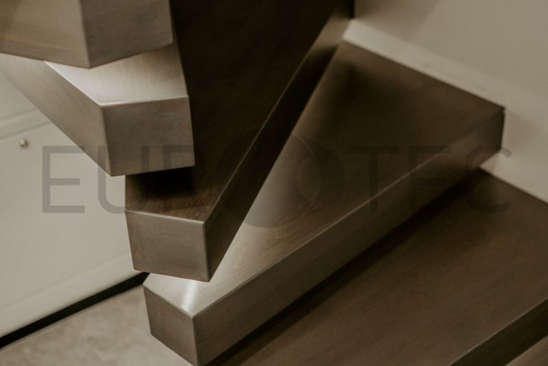 Schody / Samonosné schody - foto Schody / Samonosné schody - foto