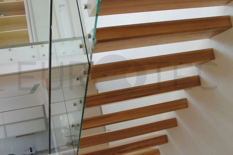 Schody / Samonosné schody - foto Schody / Samonosné schody - foto