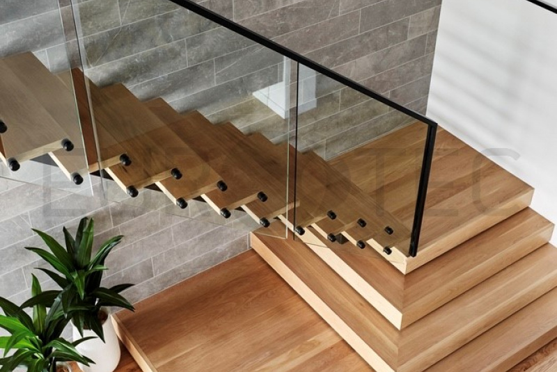 Schody / Samonosné schody - foto Schody / Samonosné schody - foto