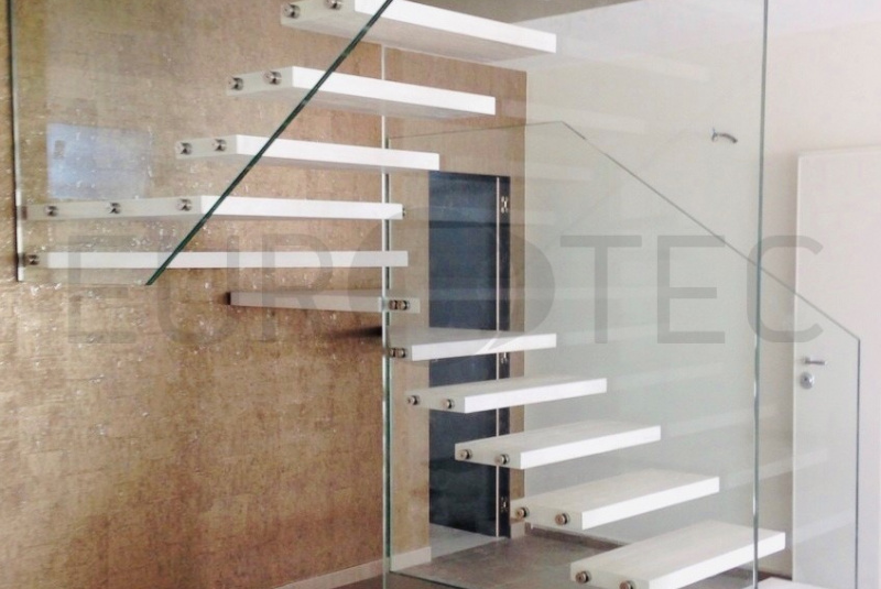 Schody / Samonosné schody - foto Schody / Samonosné schody - foto