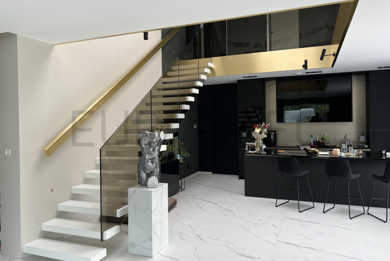 Schody / Samonosné schody - foto Schody / Samonosné schody - foto