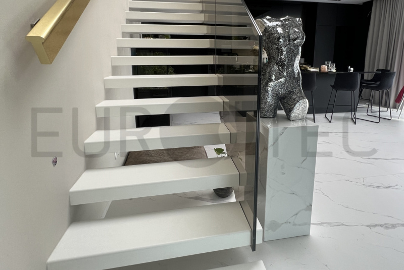 Schody / Samonosné schody - foto Schody / Samonosné schody - foto