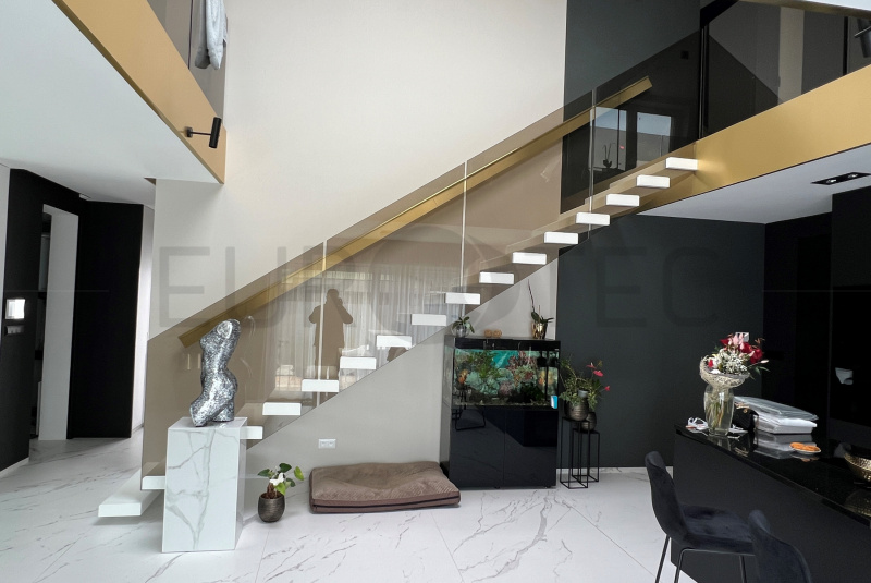 Schody / Samonosné schody - foto Schody / Samonosné schody - foto