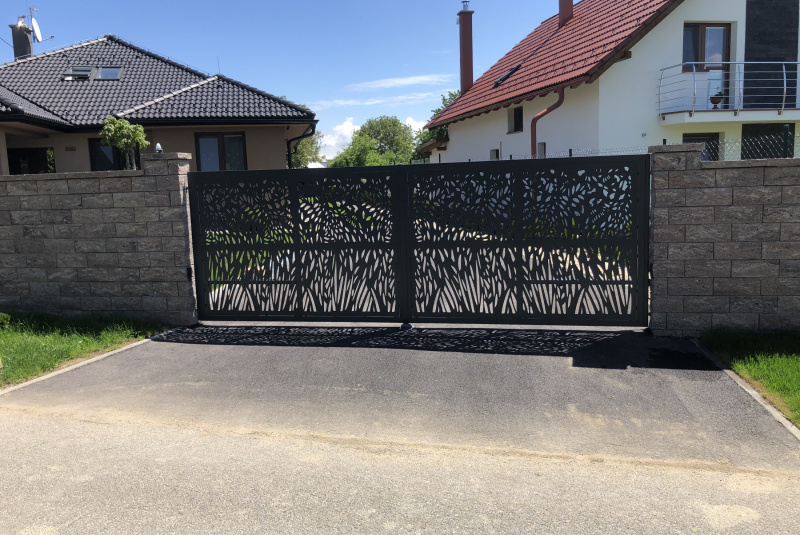 Brány a ploty / VYPAĽOVANÉ - foto