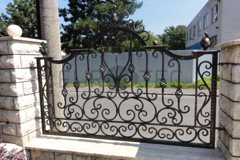 Zábradlia a balkóny / Železné - kované - foto Zábradlia a balkóny / Železné - kované - foto