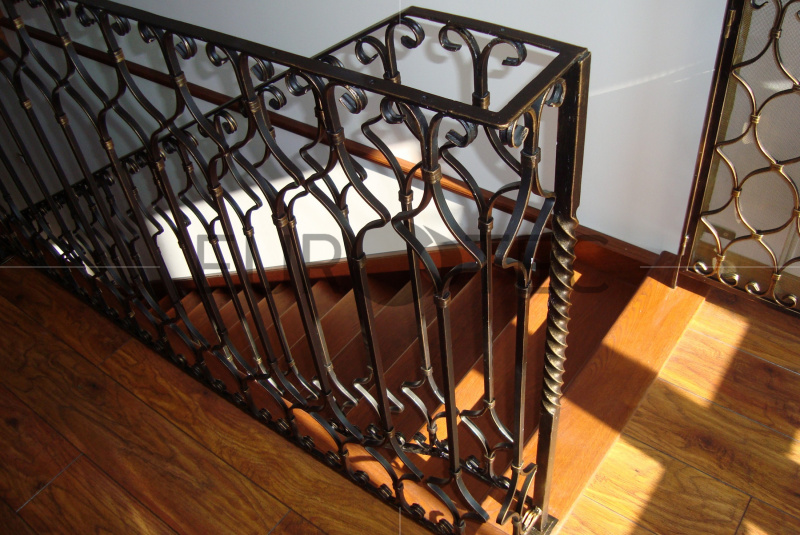 Zábradlia a balkóny / Železné - kované - foto Zábradlia a balkóny / Železné - kované - foto