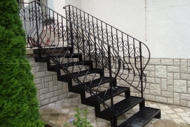 Zábradlia a balkóny / Železné - kované - foto Zábradlia a balkóny / Železné - kované - foto