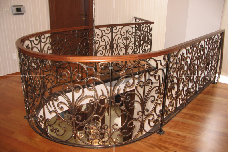 Zábradlia a balkóny / Železné - kované - foto Zábradlia a balkóny / Železné - kované - foto