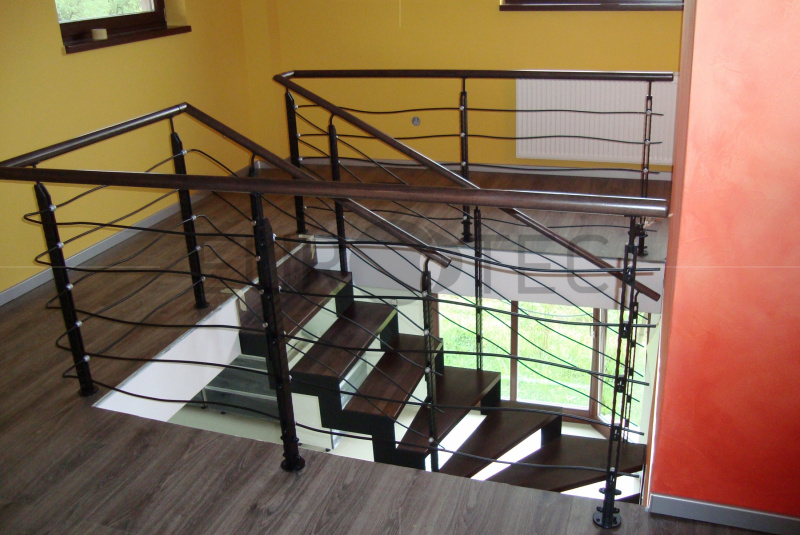 Zábradlia a balkóny / Železné - kované - foto Zábradlia a balkóny / Železné - kované - foto