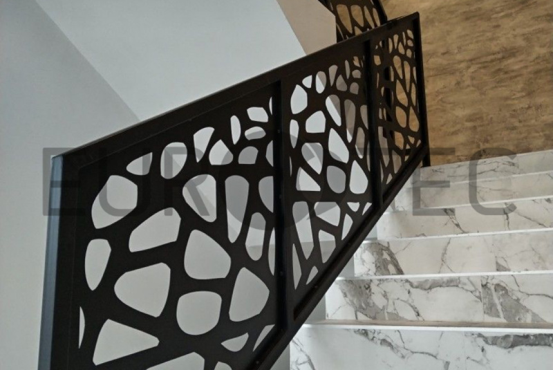 Zábradlia a balkóny / Železné - Moderné - foto Zábradlia a balkóny / Železné - Moderné - foto