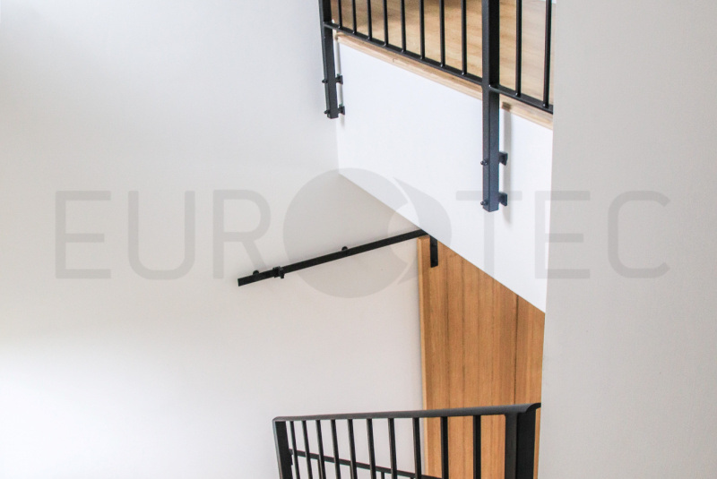 Zábradlia a balkóny / Železné - Moderné - foto Zábradlia a balkóny / Železné - Moderné - foto