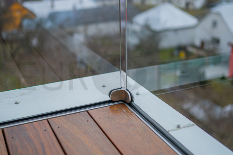 Zábradlia a balkóny / Sklenené - Lišta - foto Zábradlia a balkóny / Sklenené - Lišta - foto