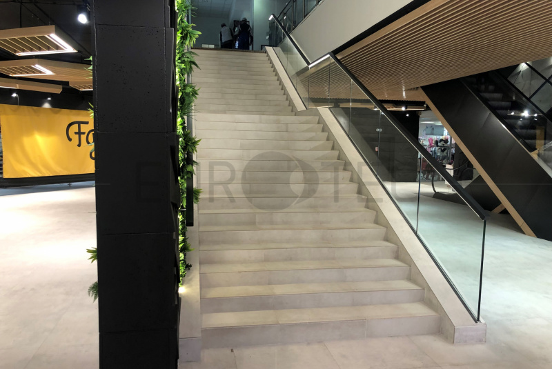 Zábradlia a balkóny / Sklenené - Lišta - foto Zábradlia a balkóny / Sklenené - Lišta - foto