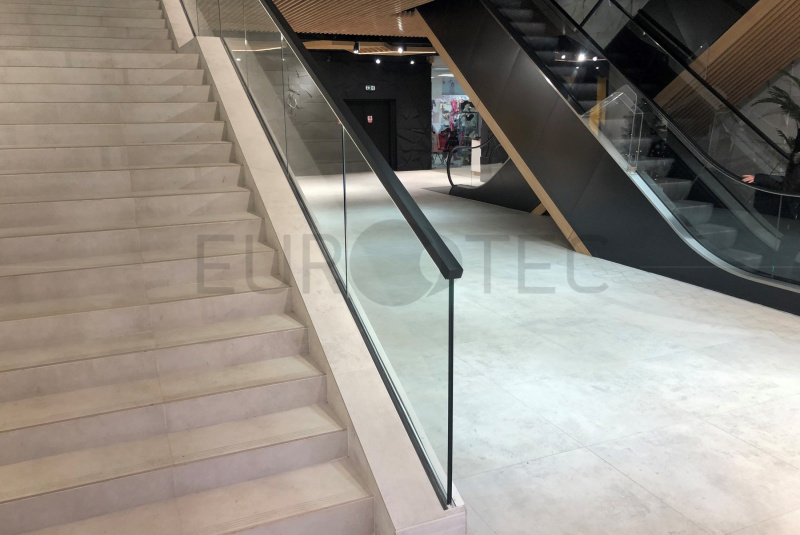 Zábradlia a balkóny / Sklenené - Lišta - foto Zábradlia a balkóny / Sklenené - Lišta - foto