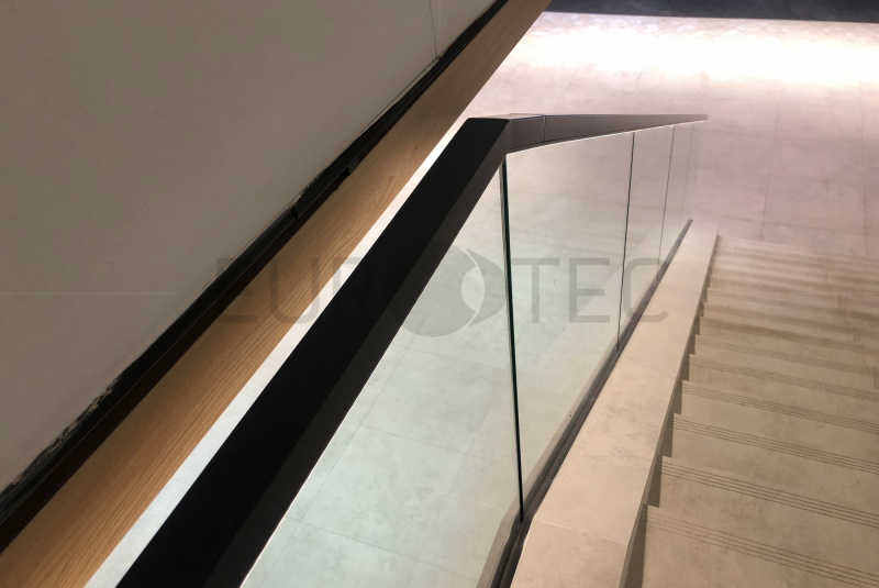 Zábradlia a balkóny / Sklenené - Lišta - foto Zábradlia a balkóny / Sklenené - Lišta - foto