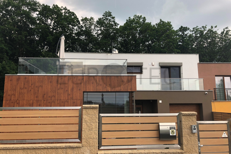 Zábradlia a balkóny / Sklenené - Lišta - foto Zábradlia a balkóny / Sklenené - Lišta - foto