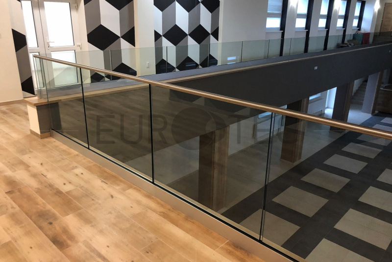 Zábradlia a balkóny / Sklenené - Lišta - foto Zábradlia a balkóny / Sklenené - Lišta - foto