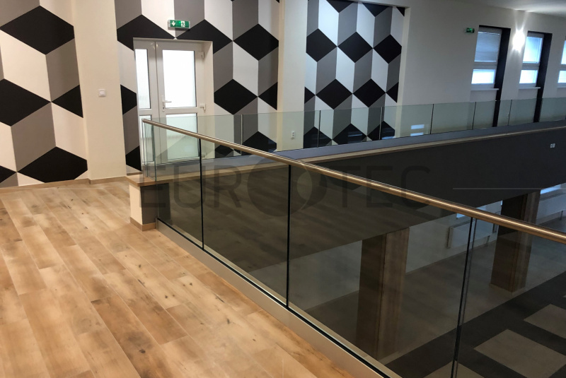 Zábradlia a balkóny / Sklenené - Lišta - foto Zábradlia a balkóny / Sklenené - Lišta - foto