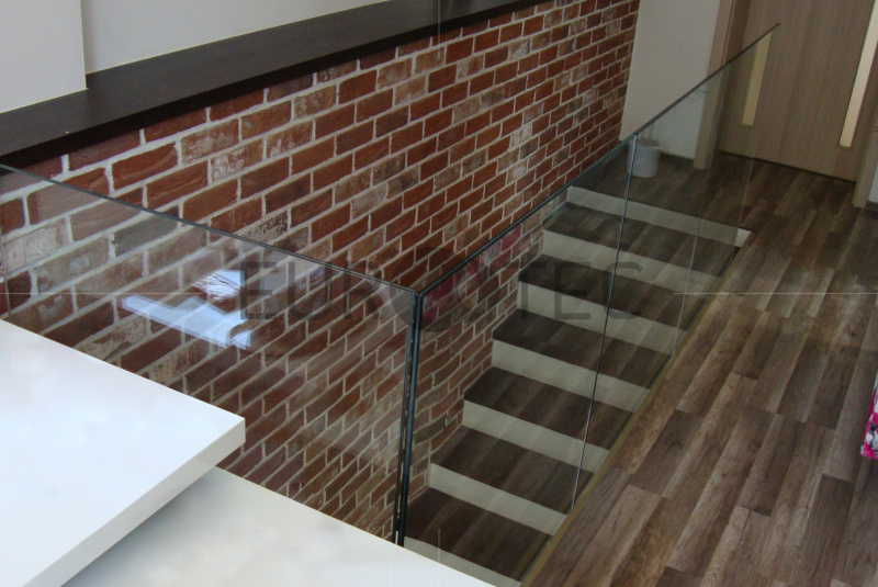 Zábradlia a balkóny / Sklenené - Lišta - foto Zábradlia a balkóny / Sklenené - Lišta - foto