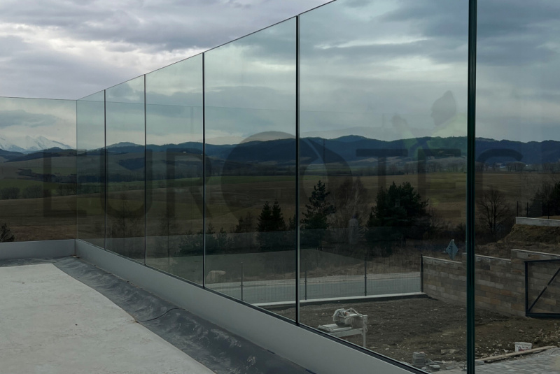 Zábradlia a balkóny / Sklenené - Lišta - foto Zábradlia a balkóny / Sklenené - Lišta - foto