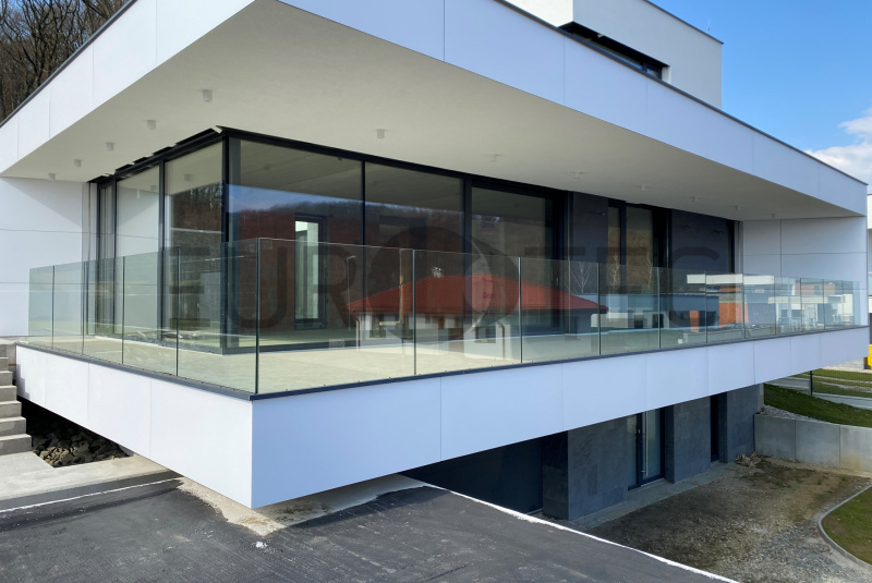 Zábradlia a balkóny / Sklenené - Lišta - foto Zábradlia a balkóny / Sklenené - Lišta - foto