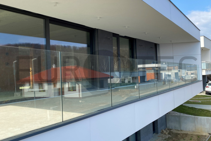 Zábradlia a balkóny / Sklenené - Lišta - foto Zábradlia a balkóny / Sklenené - Lišta - foto