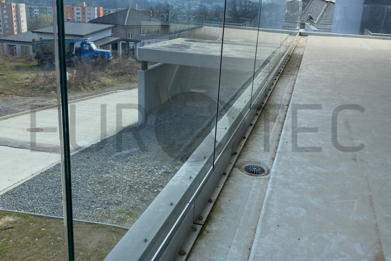 Zábradlia a balkóny / Sklenené - Lišta - foto