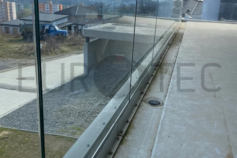 Zábradlia a balkóny / Sklenené - Lišta - foto