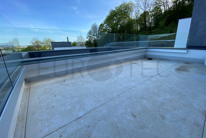 Zábradlia a balkóny / Sklenené - Lišta - foto Zábradlia a balkóny / Sklenené - Lišta - foto