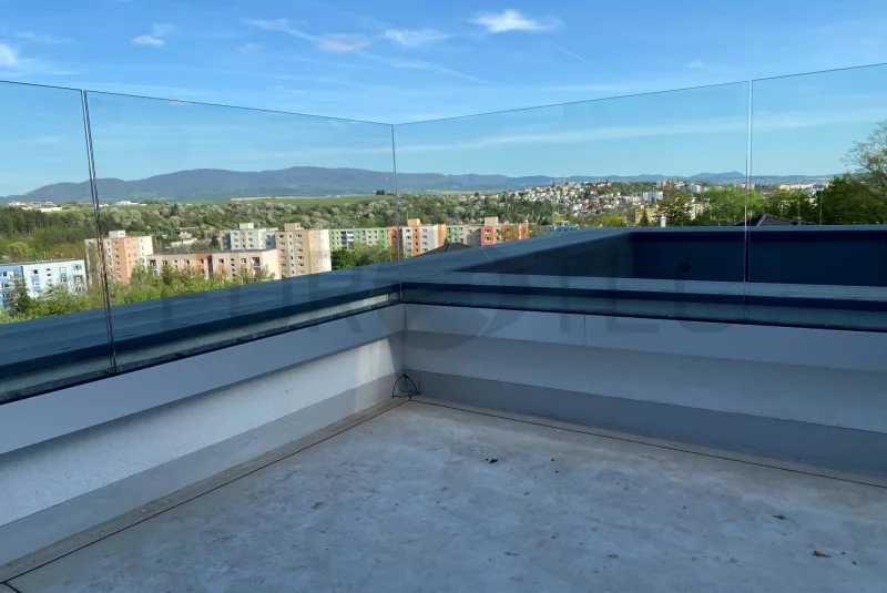 Zábradlia a balkóny / Sklenené - Lišta - foto