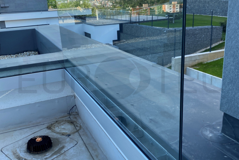 Zábradlia a balkóny / Sklenené - Lišta - foto Zábradlia a balkóny / Sklenené - Lišta - foto