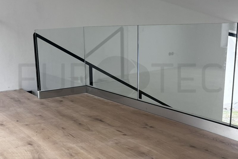 Zábradlia a balkóny / Sklenené - Lišta - foto Zábradlia a balkóny / Sklenené - Lišta - foto