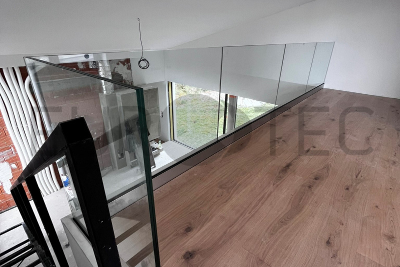 Zábradlia a balkóny / Sklenené - Lišta - foto Zábradlia a balkóny / Sklenené - Lišta - foto