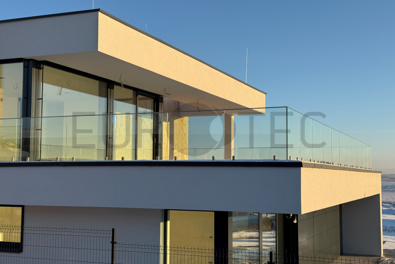 Zábradlia a balkóny / Sklenené - Stlpikové - foto Zábradlia a balkóny / Sklenené - Stlpikové - foto