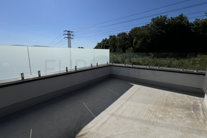 Zábradlia a balkóny / Sklenené - Stlpikové - foto Zábradlia a balkóny / Sklenené - Stlpikové - foto