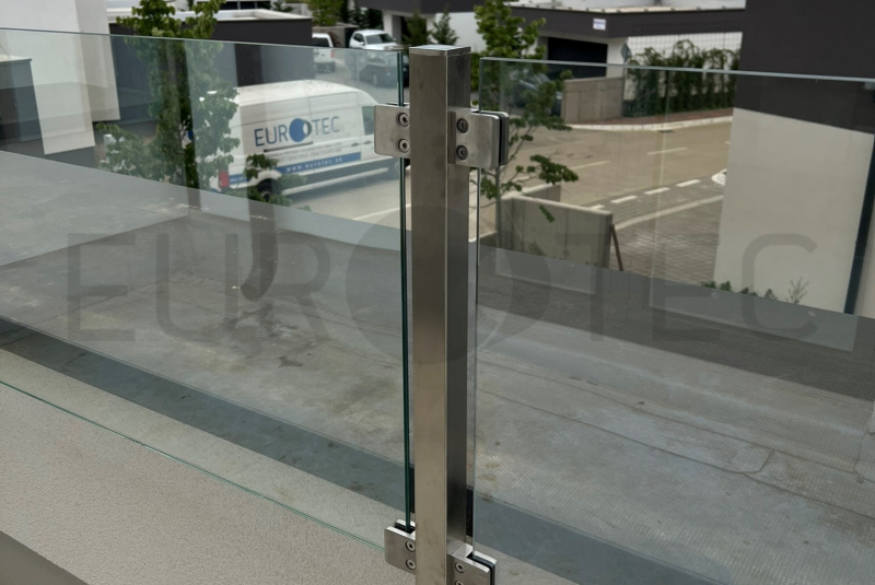 Zábradlia a balkóny / Sklenené - Stlpikové - foto Zábradlia a balkóny / Sklenené - Stlpikové - foto