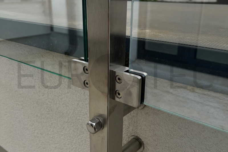 Zábradlia a balkóny / Sklenené - Stlpikové - foto Zábradlia a balkóny / Sklenené - Stlpikové - foto