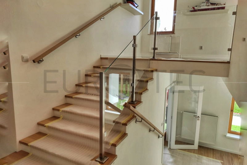 Zábradlia a balkóny / Sklenené - Stlpikové - foto Zábradlia a balkóny / Sklenené - Stlpikové - foto