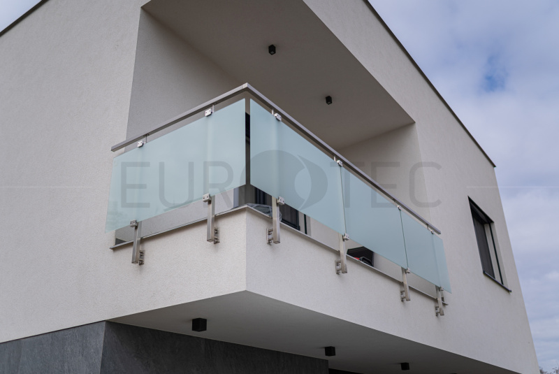 Zábradlia a balkóny / Sklenené - Stlpikové - foto Zábradlia a balkóny / Sklenené - Stlpikové - foto