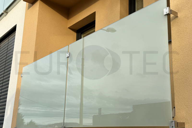 Zábradlia a balkóny / Sklenené - Stlpikové - foto Zábradlia a balkóny / Sklenené - Stlpikové - foto